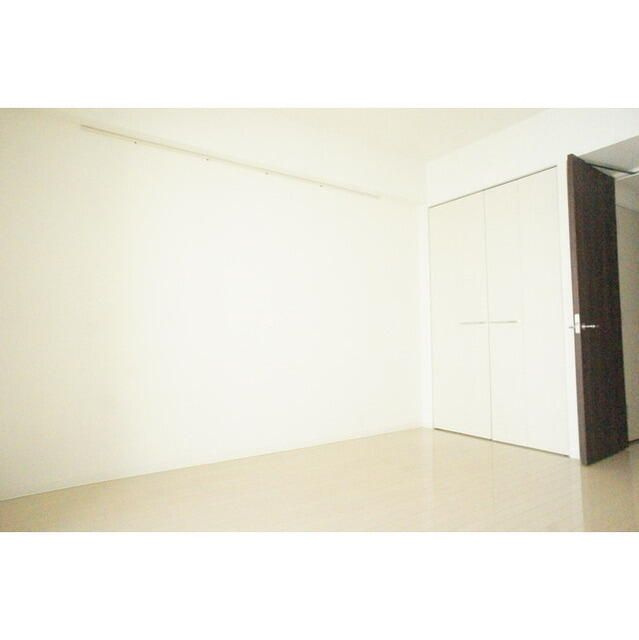 ＮＩＫＫＯ　ＡＰＡＲＴＭＥＮＴ　ＨＯＵＳＥの居間・リビング