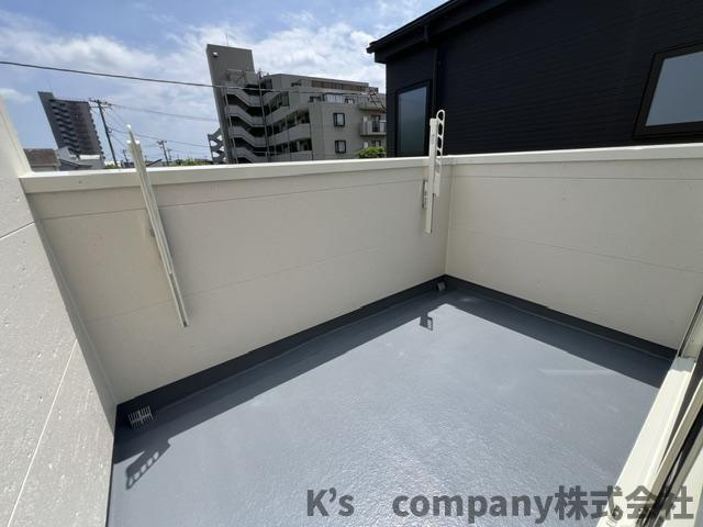 ◎茅ヶ崎市西久保　新築戸建　C棟のバルコニー|約3帖の広さがある2階バルコニー◇◇