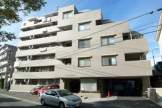 【外観】 | プラザ本牧元町 | シンプルで落ち着いたデザインの外観です