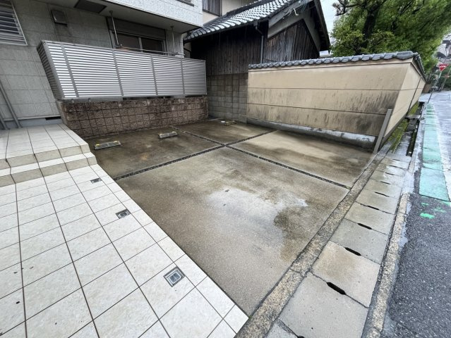 LOOP RECIDENCEの駐車場