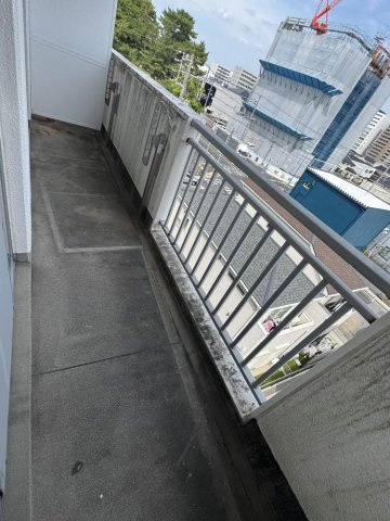 エクセントビル石川のバルコニー
