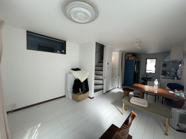 渋谷区本町2丁目戸建ての居間・リビング