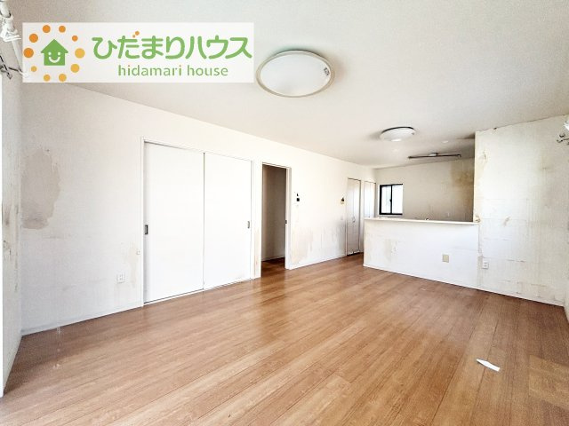 【居間・リビング】 | 結城市大字結城　中古戸建 | お友達や親戚とホームパーティもいいですね(*^^*)