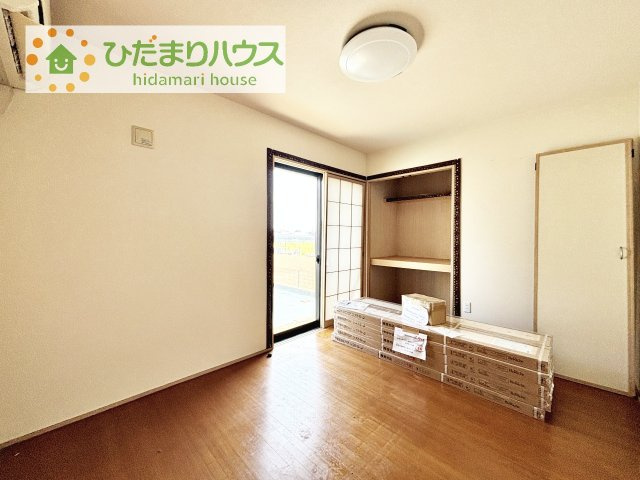【洋室】 | 結城市大字結城　中古戸建 | お掃除しやすく、清潔感を保てるのでダニも発生しにくいフローリング♪