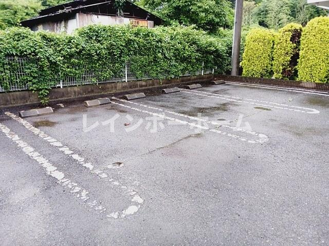 ジュネスの駐車場