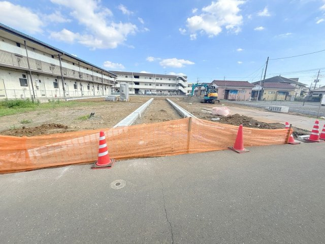 【前面道路含む現地写真】 | 川越市上戸　建築条件無売地　全7区画　(ふじみ野店) | 現地（2026年7月9日）撮影／ヤオコー徒歩6分。毎日のお買い物も便利な住環境。