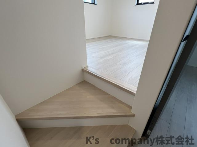 ◎茅ヶ崎市西久保　新築戸建　D棟の内装|サービスルームまで階段スペースがあります◇◇