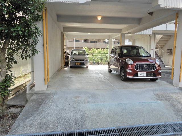 サニーサイドベテルの駐車場