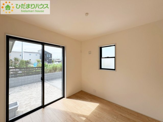 ひたちなか市中根9期　新築戸建　2号棟の洋室|たっぷりの陽光と心地よい風が舞い込む住まい♪