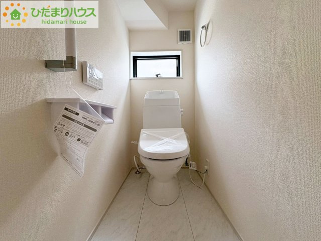 ひたちなか市中根9期　新築戸建　2号棟のトイレ|トイレは1F、2F共に完備！取り合いになることがありませんね(^^)/