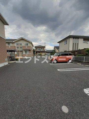 エアリーⅠの駐車場|高崎、前橋のお部屋探しはエンドスケープまで！お客様の理想お聞かせ下さい♪
