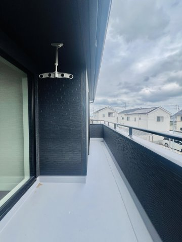 前橋市上増田町のバルコニー|２部屋から行き来できる横長バルコニー♪