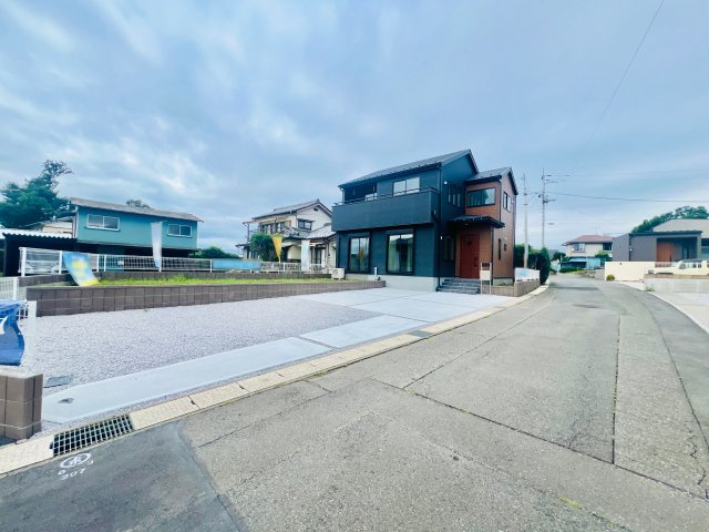 前橋市上増田町の前面道路含む現地写真|閑静な住宅地♪