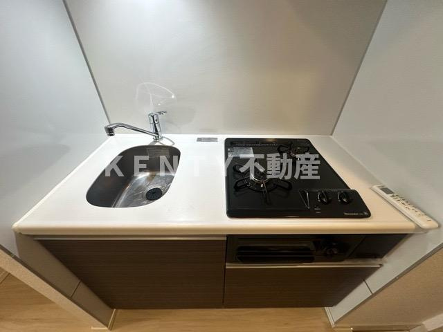 【キッチン】 | ＰＲＥＭＩＵＭ　ＣＵＢＥ　武蔵新田 | コンパクトなキッチンで掃除もラクラク