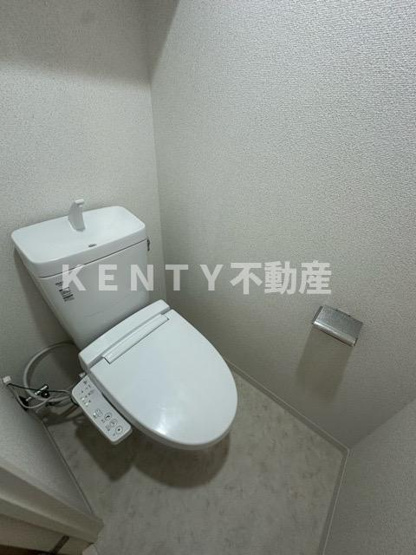 【トイレ】 | ＰＲＥＭＩＵＭ　ＣＵＢＥ　武蔵新田 | 落ち着いた色調のトイレです