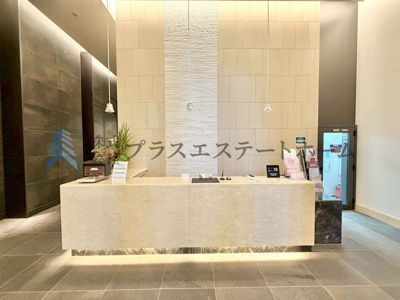 【受付】 | ザ・パークハウス神戸タワー | コンシェルジュカウンター♪居住者の皆様の暮らしをサポートします♪