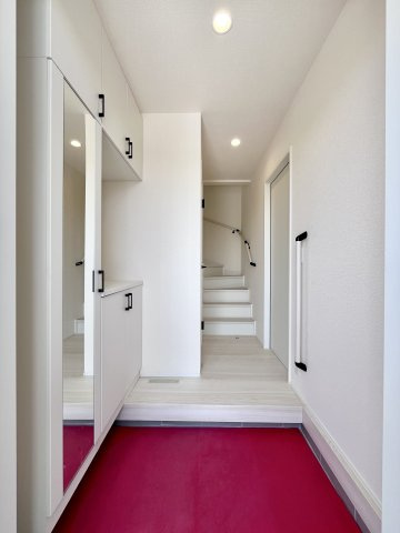 Cradle Garden玉村町斎田第2　新築住宅 2号棟の玄関