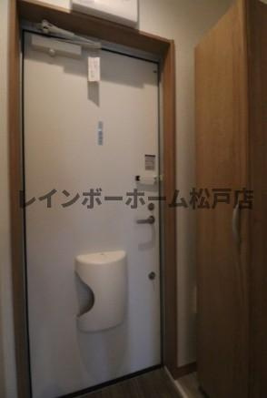市川市中国分１丁目のアパートの玄関