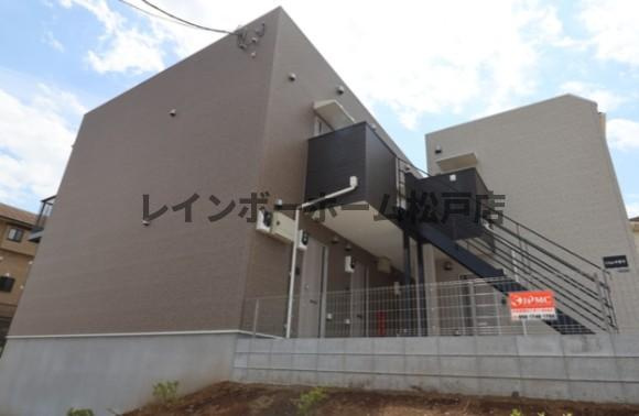 市川市中国分１丁目のアパートのエントランス