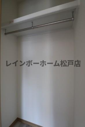 市川市中国分１丁目のアパートの収納