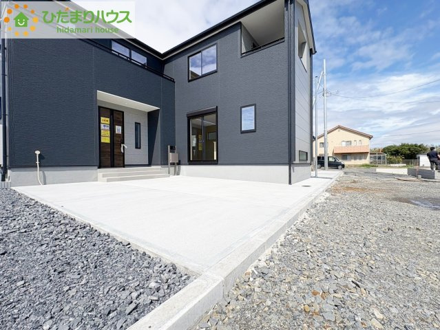 ひたちなか市中根9期　新築戸建　3号棟の駐車場|カースペース３台ＯＫ！来客用にもスペースを確保できて安心ですね(^^)/