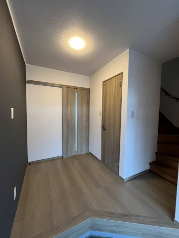鶴岡市錦町　中古住宅の玄関