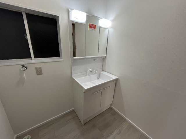 鶴岡市錦町　中古住宅の独立洗面台|新品交換済です