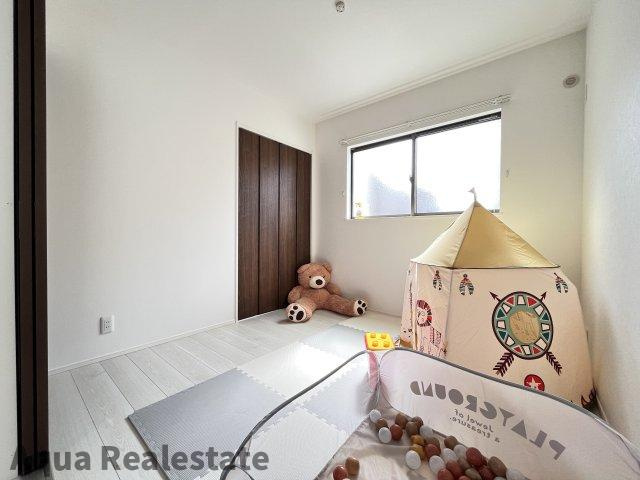 オール電化デザイナーズハウス丸亀市前塩屋町③の洋室|コンパクトで使いやすい洋室です　※同仕様の施工事例です