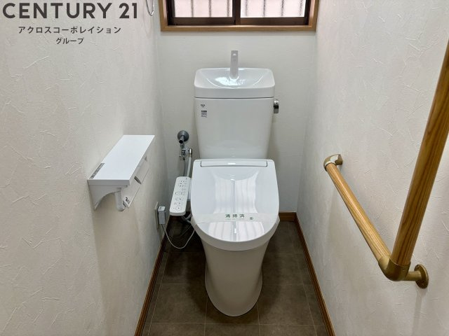 トイレにも窓あり♪