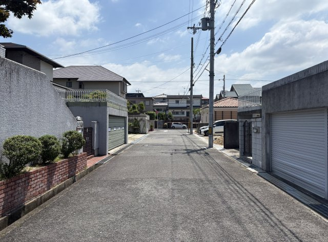和泉市光明台2丁目新築戸建1号棟の前面道路含む現地写真