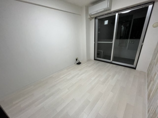 東向き6帖の洋室です♪