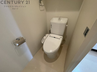 温水洗浄便座付きのトイレです♪