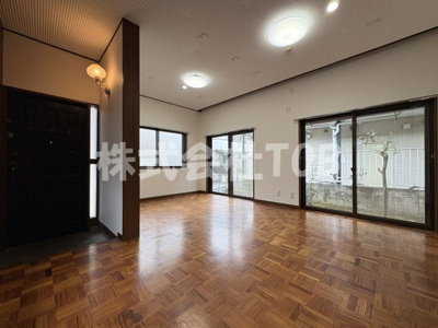 【居間・リビング】 | 宮坂３丁目戸建-定期借家2年- | LDK16帖