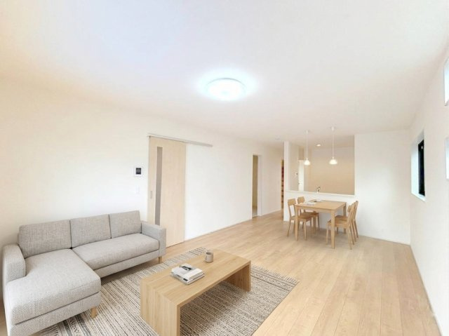 青梅市今井3丁目　新築戸建全2棟の居間・リビング|※家具・装飾はCG加工によるものです。