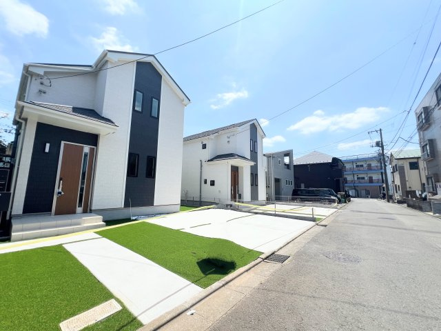 武蔵村山市学園4丁目　全２棟　新築戸建の前面道路含む現地写真