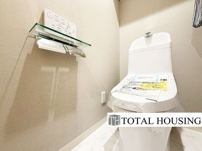 【トイレ】 | 朝日プラザ宮の森 | 温水洗浄機能付きトイレです。