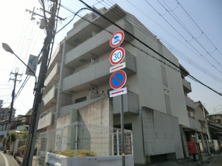安心のオートロック付きです☆