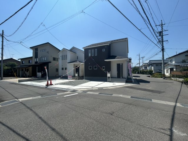 新築戸建　長野篠ノ井二ツ柳　全2棟の前面道路含む現地写真