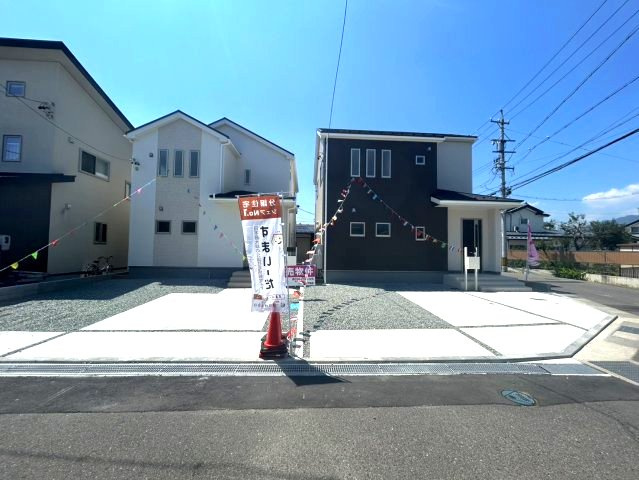 新築戸建　長野篠ノ井二ツ柳　全2棟の前面道路含む現地写真|1号棟2号棟外観