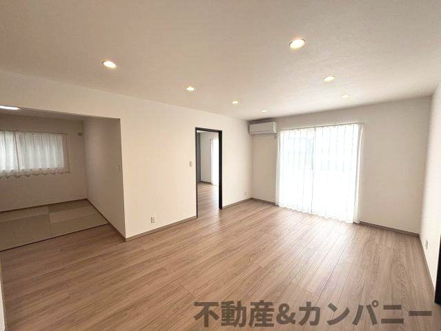 土居町新築分譲住宅　の居間・リビング|こちらのリビングで趣味の時間をお楽しみください
