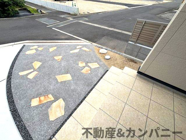 土居町新築分譲住宅　のその他|オシャレなアプローチです