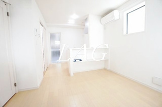 【居間・リビング】 | レナルヒュース中野 | 洋室のお部屋です。