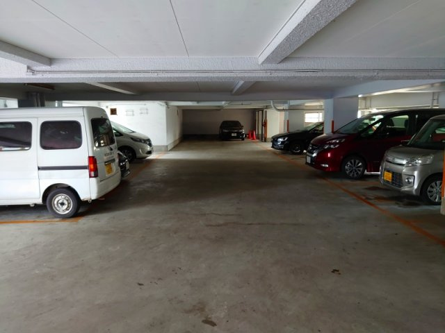 第２マンション寺直の駐車場