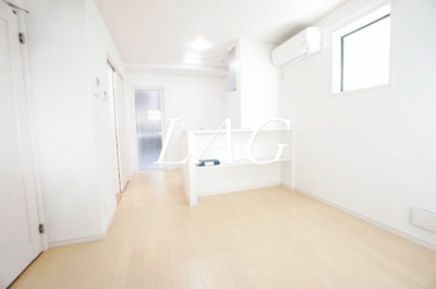 【居間・リビング】 | レナルヒュース中野 | 洋室のお部屋です。