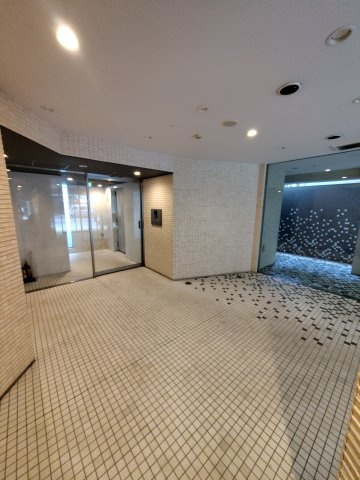 ライオンズアイル赤坂のエントランス