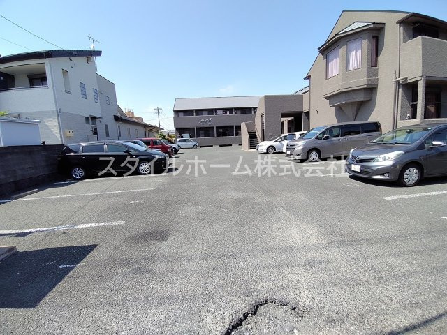 セザンヌ菰口の駐車場|カースペースがあります