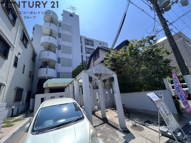 エレベータ付きで、重い荷物があっても便利です！