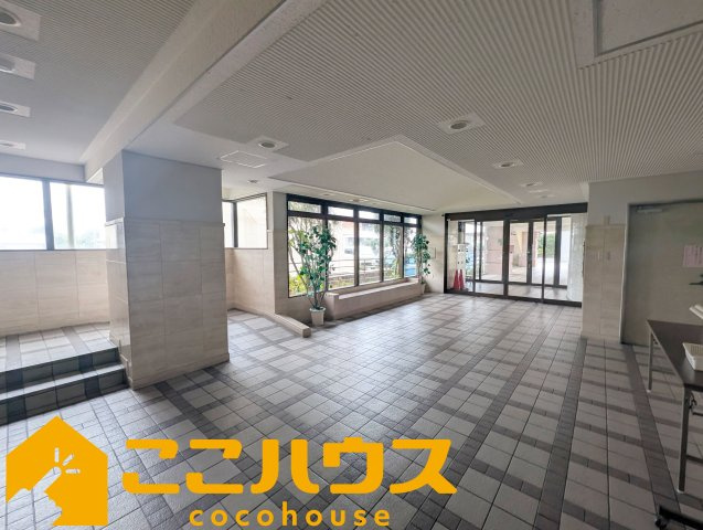ライオンズマンション志真志のエントランス|明るく開放感のあるエントランスホールです☆