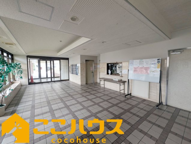 ライオンズマンション志真志のエントランス|明るく開放感のあるエントランスホールです☆