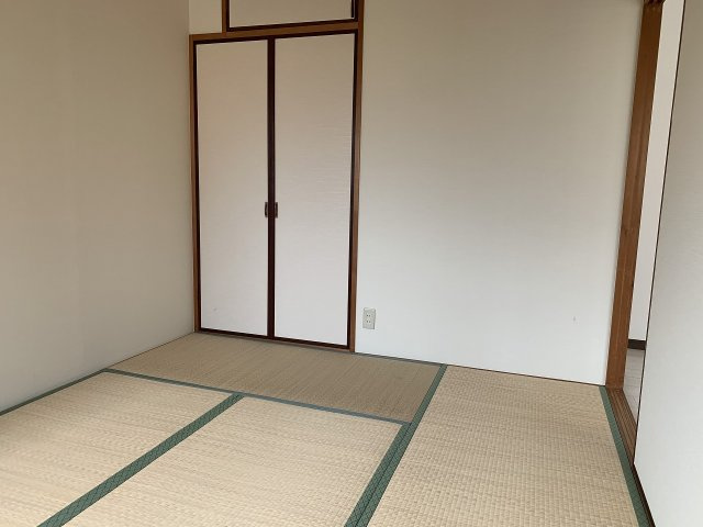 シャトル桜塚の寝室